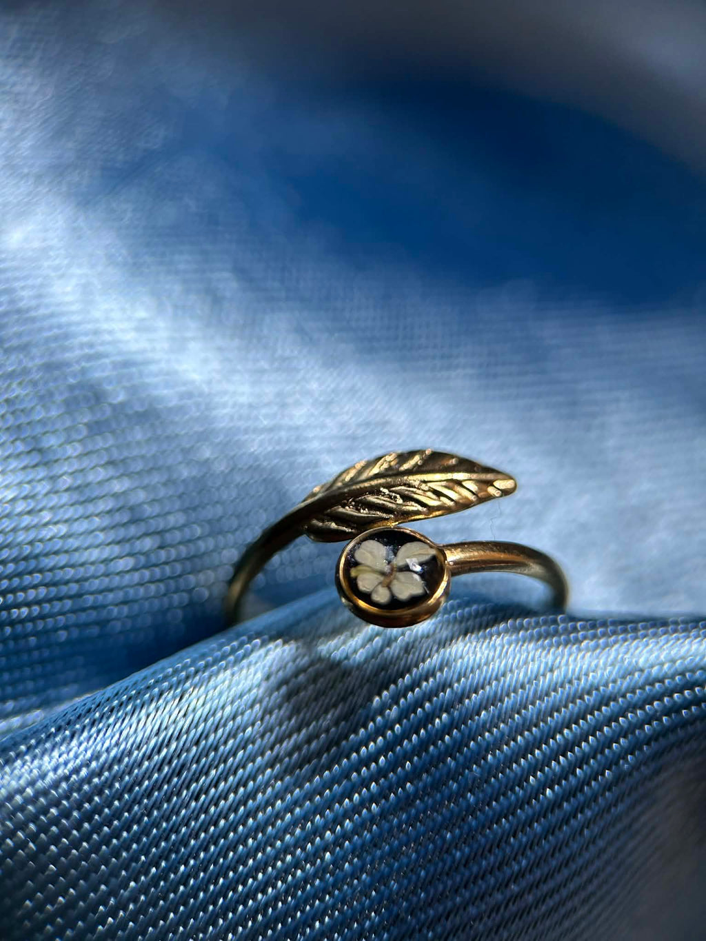 Bague doré ajustable avec petite fleur séchée - feuille doré