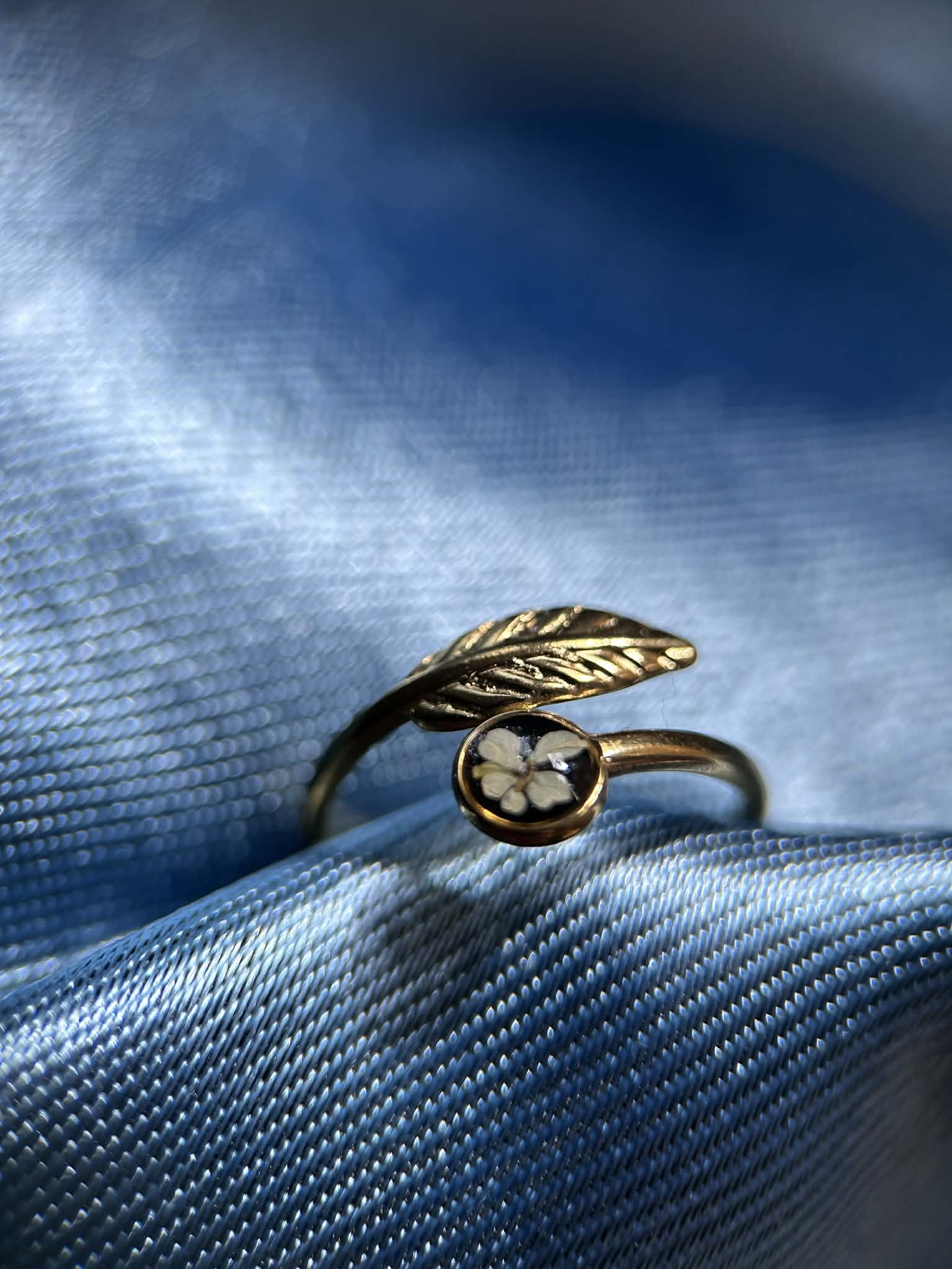 Bague doré ajustable avec petite fleur séchée - feuille doré