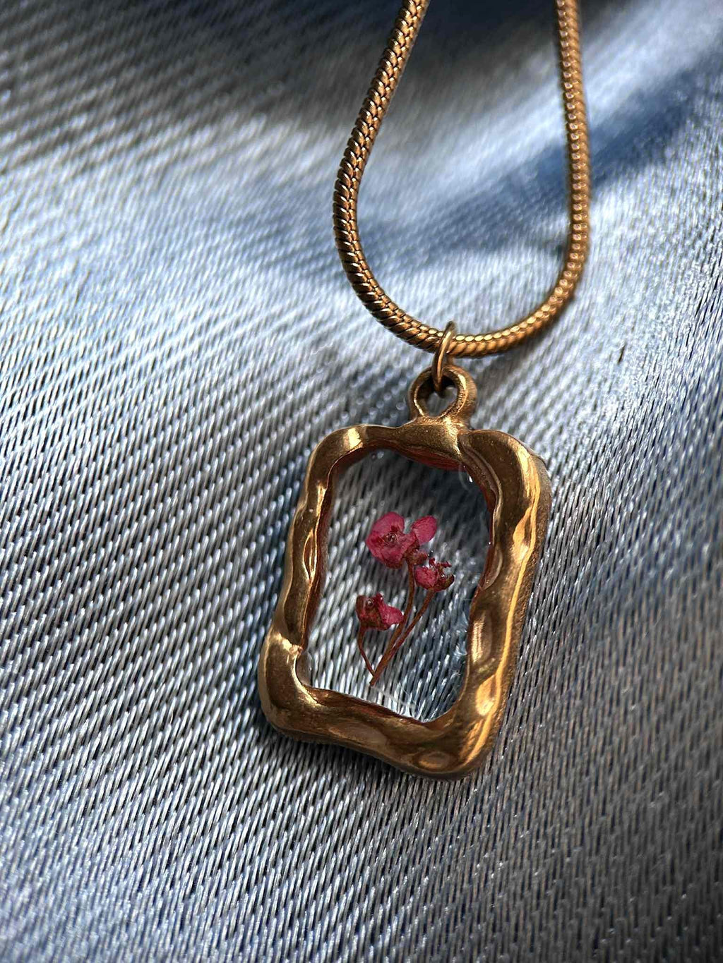 Collier double rang - pendentif cadre photo avec fleurs séchées