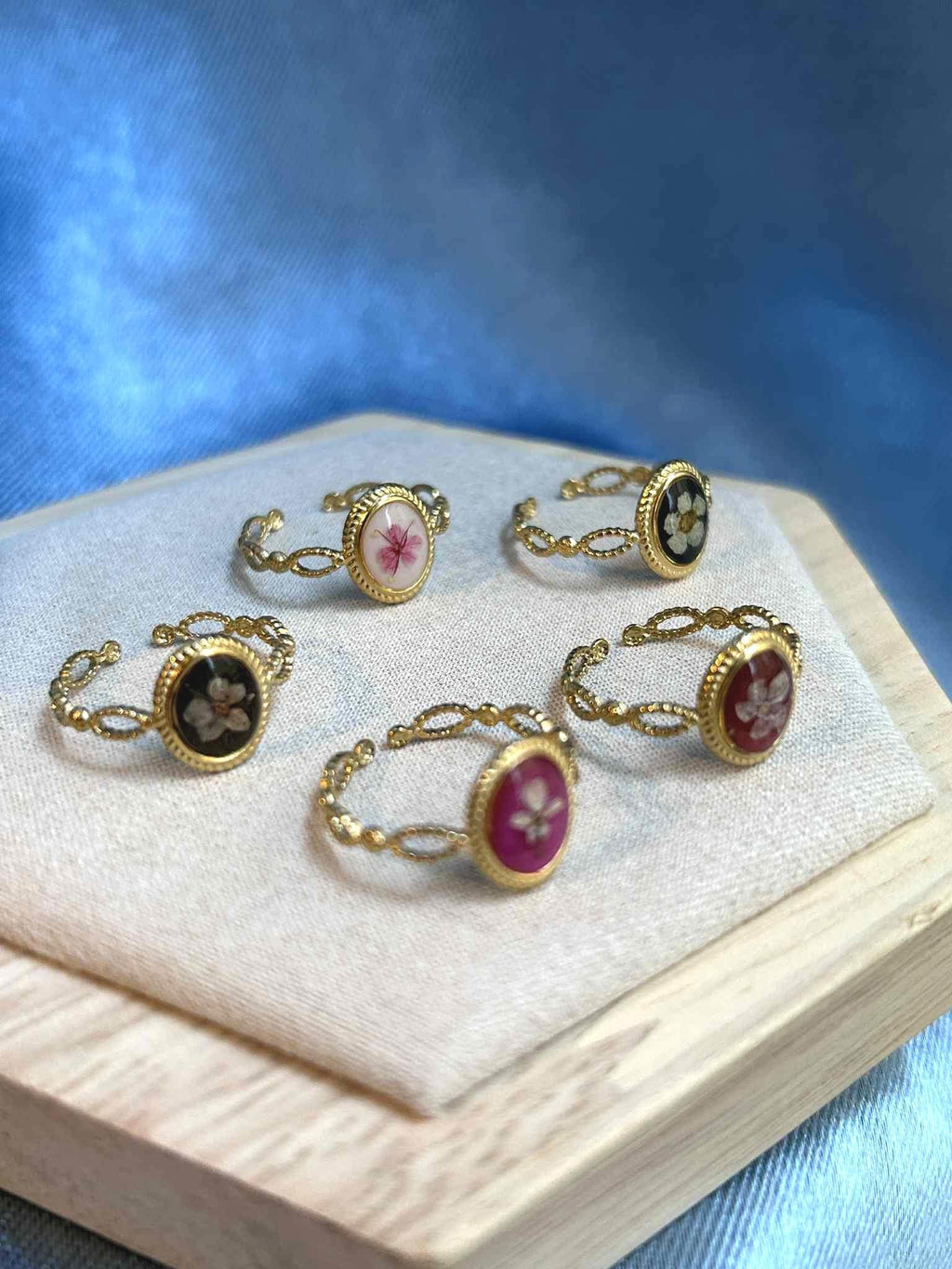 Bague doré ajustable - ovale avec fleurs séchées