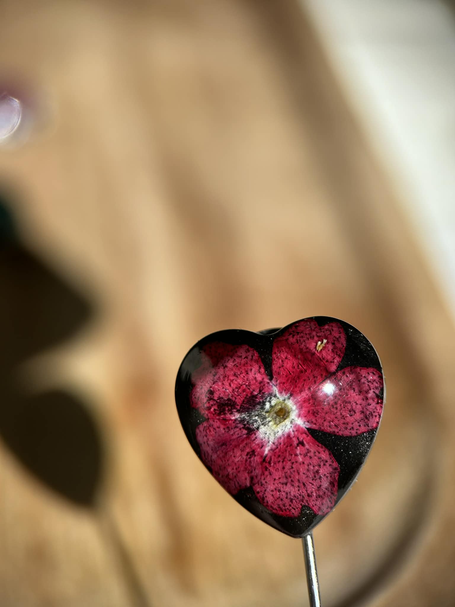 Broche-épingle avec fleurs naturelles séchées - épinglette élégante