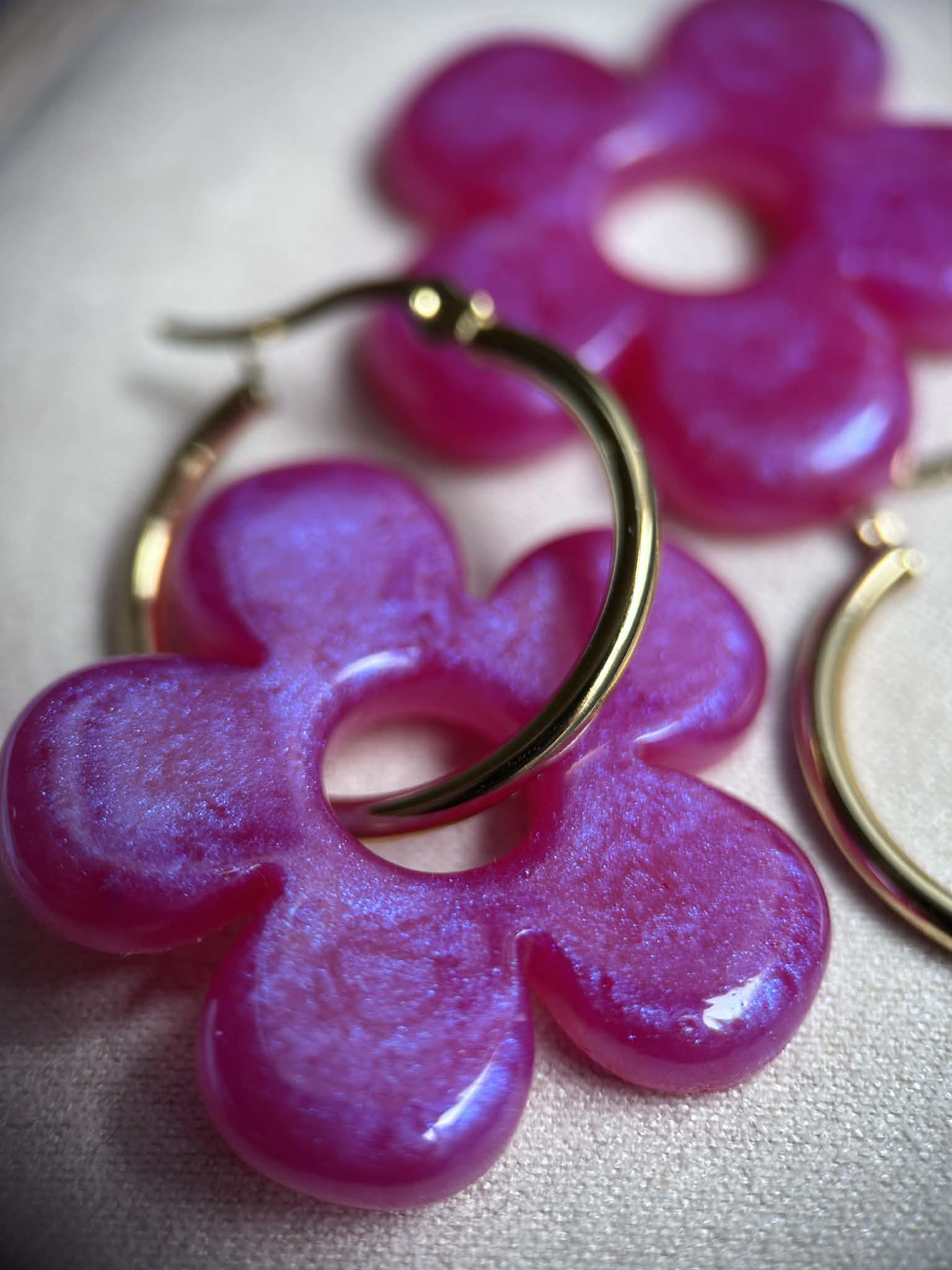 Boucles d'oreilles créoles et pampilles grandes fleurs