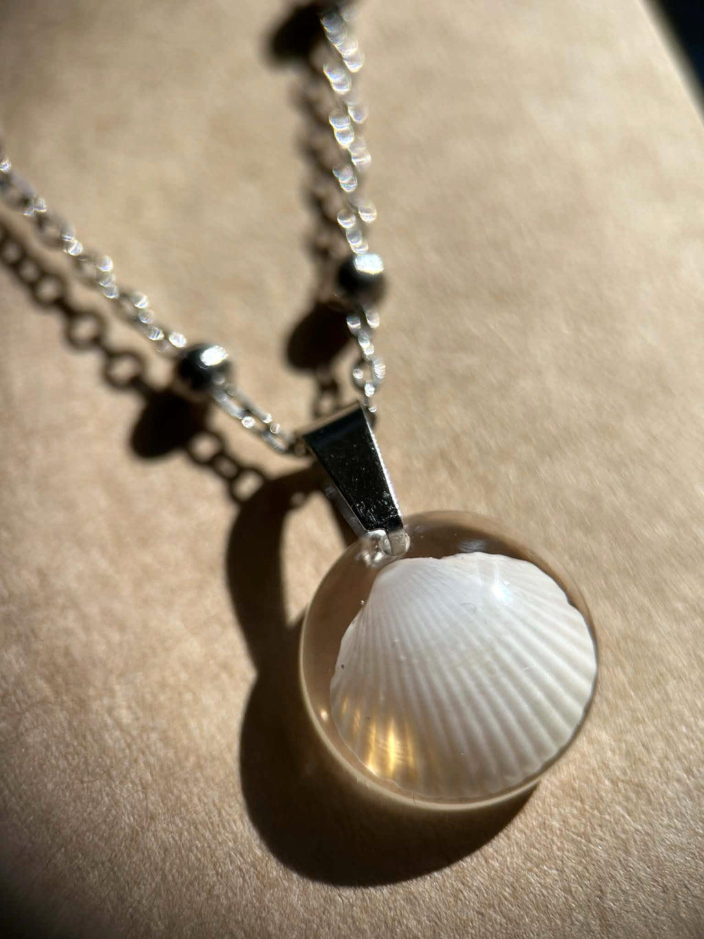 Collier argenté en acier inoxydable - coquillages véritables - bijoux d'été