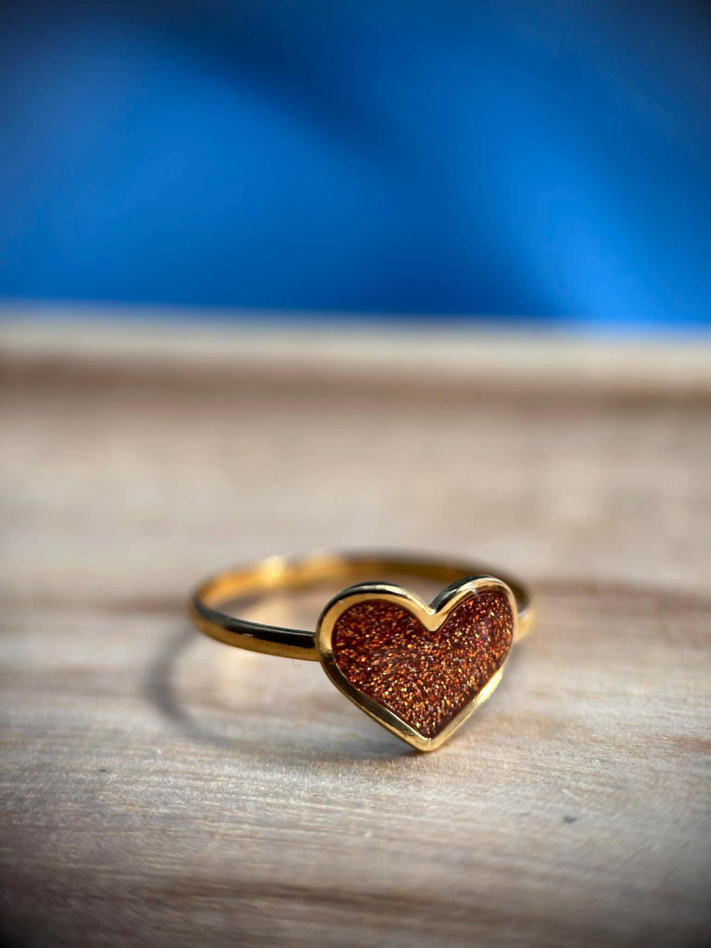 Bague ajustable en forme de cœur - fleurs séchées et paillettes