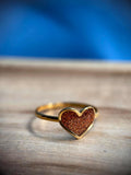 Bague ajustable en forme de cœur - fleurs séchées et paillettes