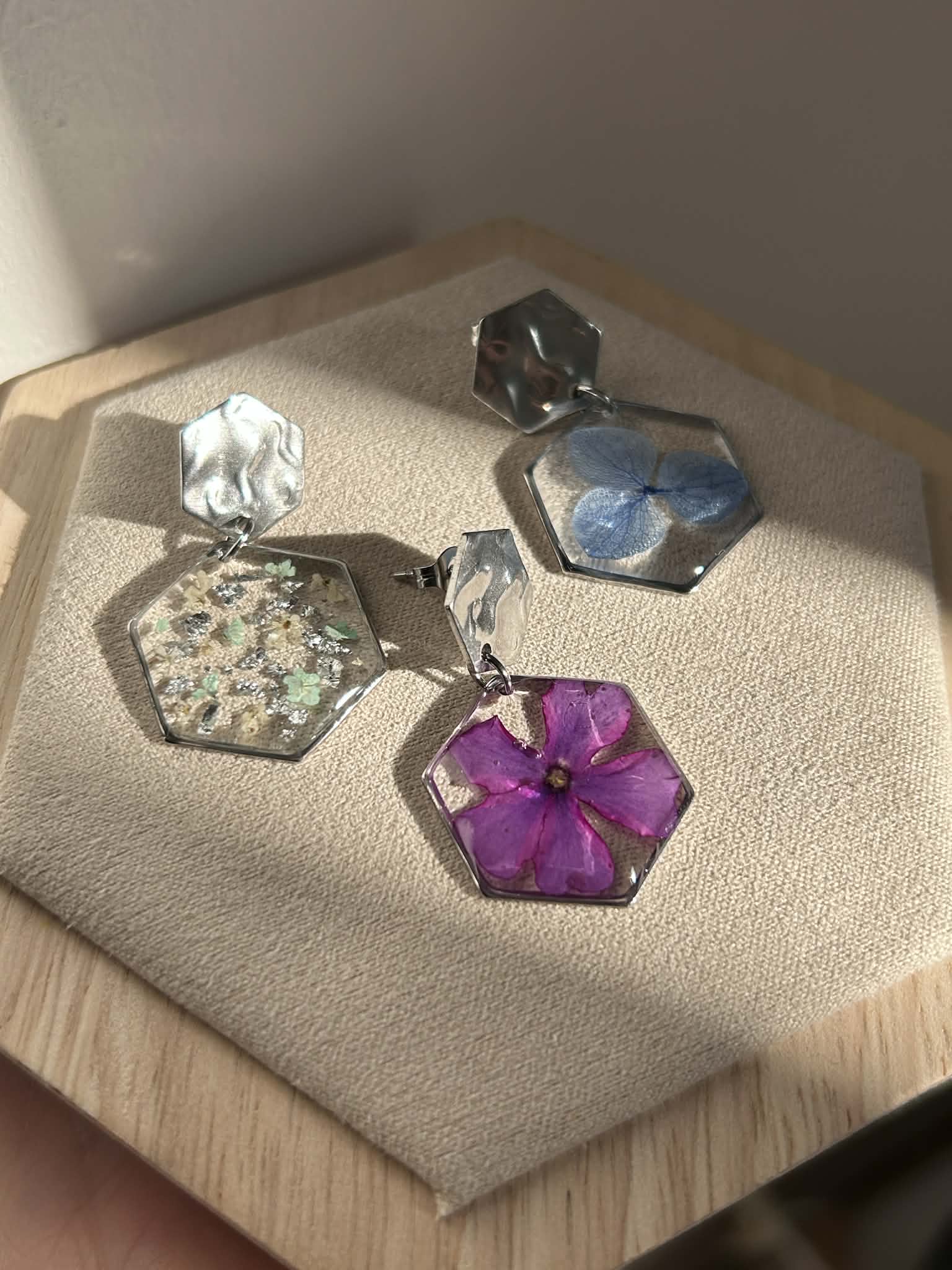Parure de bijoux argenté avec fleurs séchées