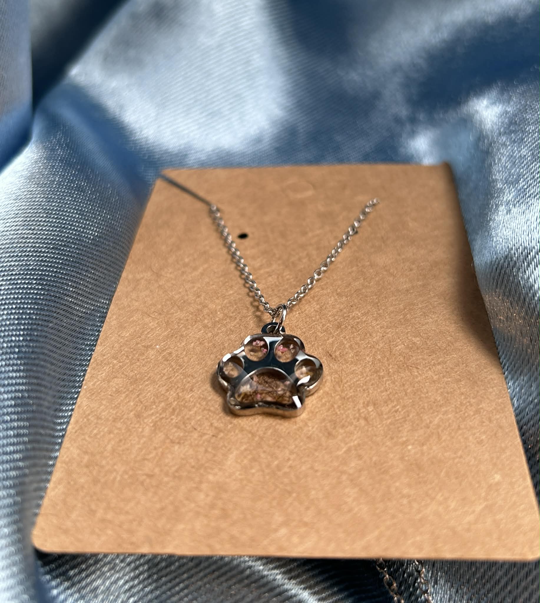 Collier avec pendentif patte de chein - personalisée avec polis