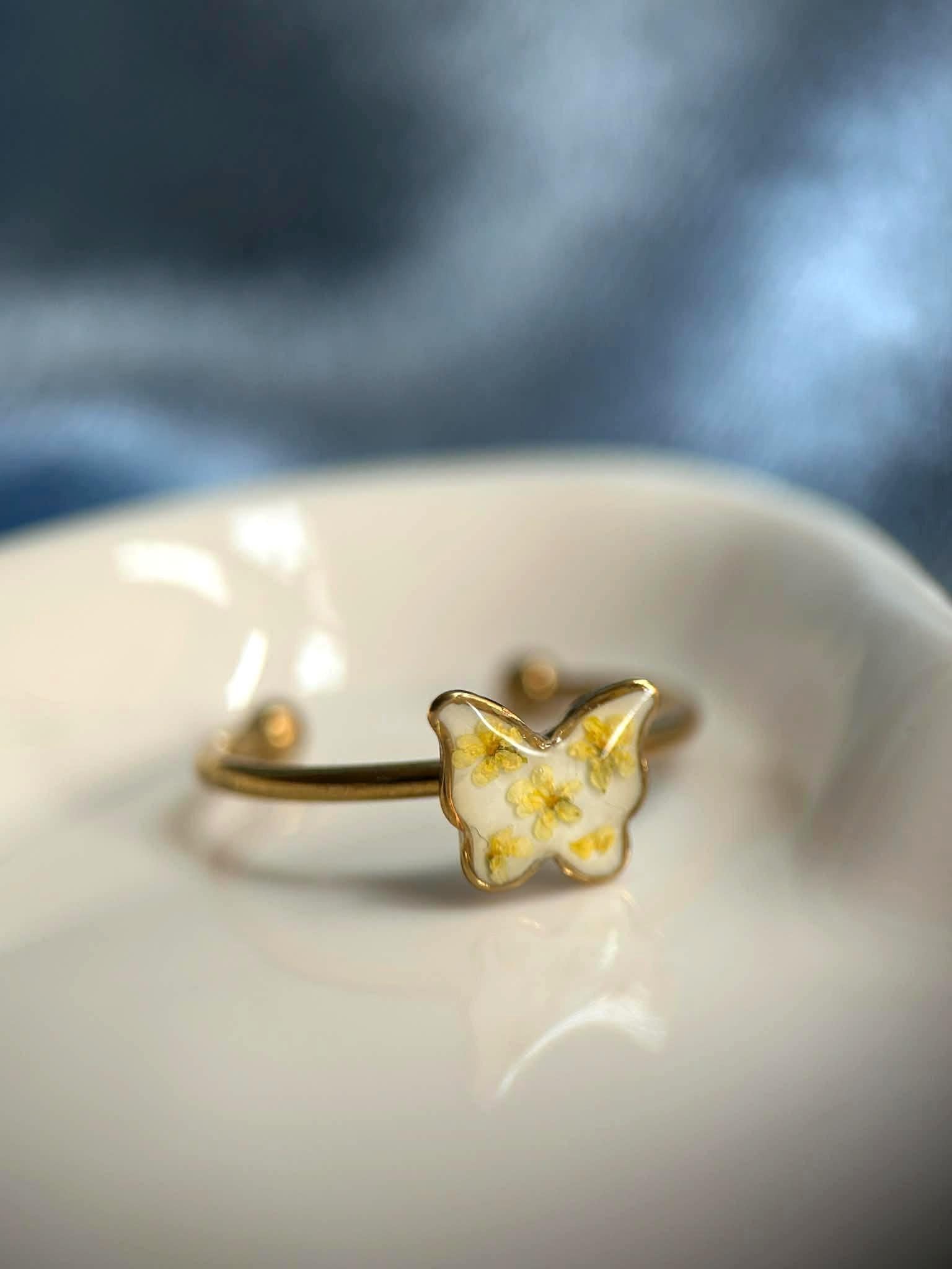 Bague doré ajustable - papillon - fleurs séchées