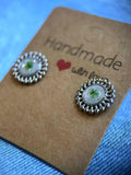 Clous d oreilles argenté avec petites fleurs séchées