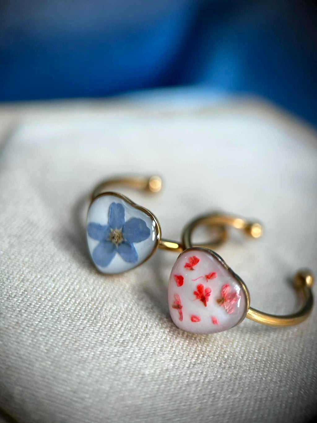 Bague ajustable doré avec fleurs séchées