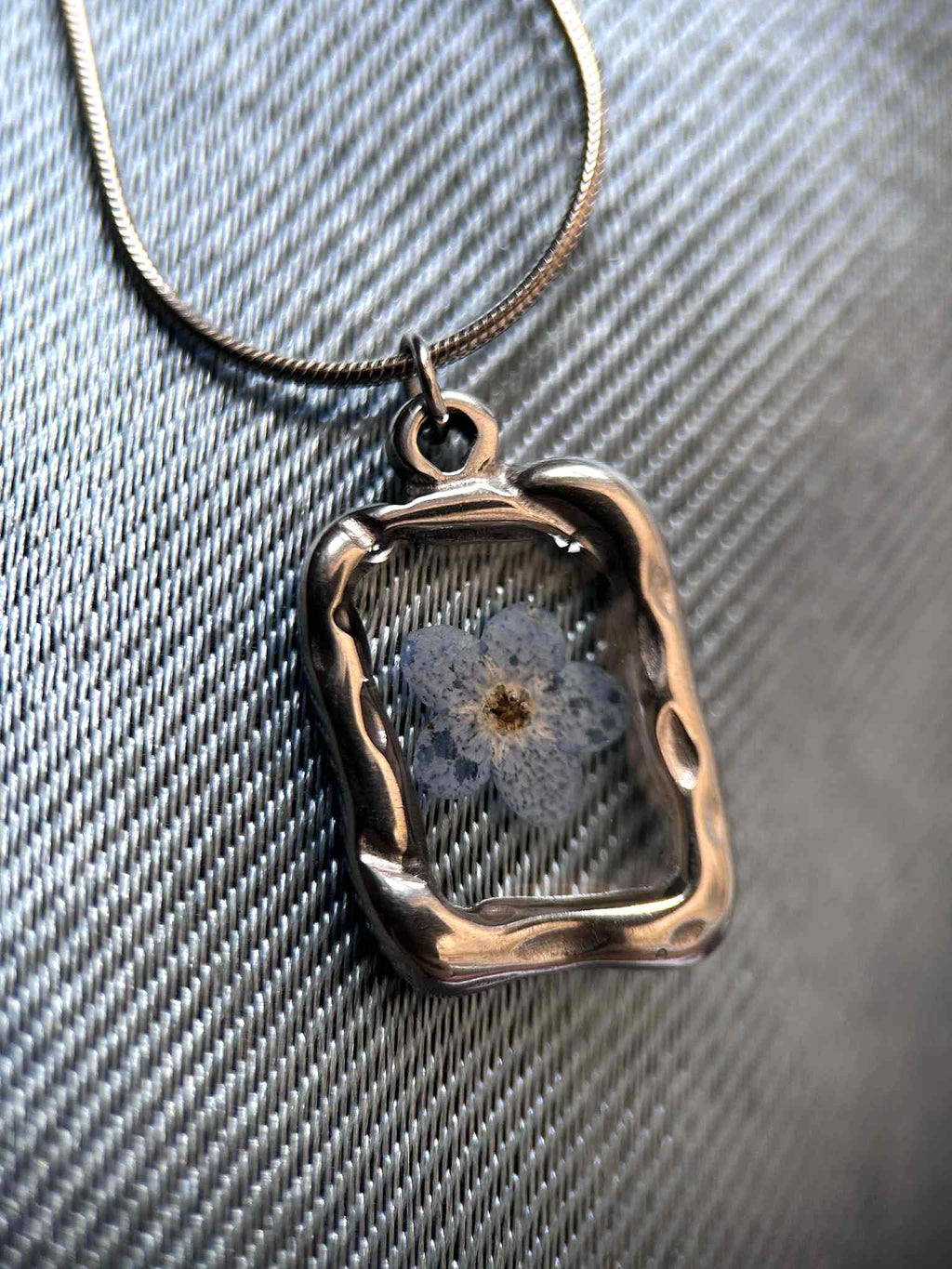 Collier double rang - pendentif cadre photo avec fleurs séchées