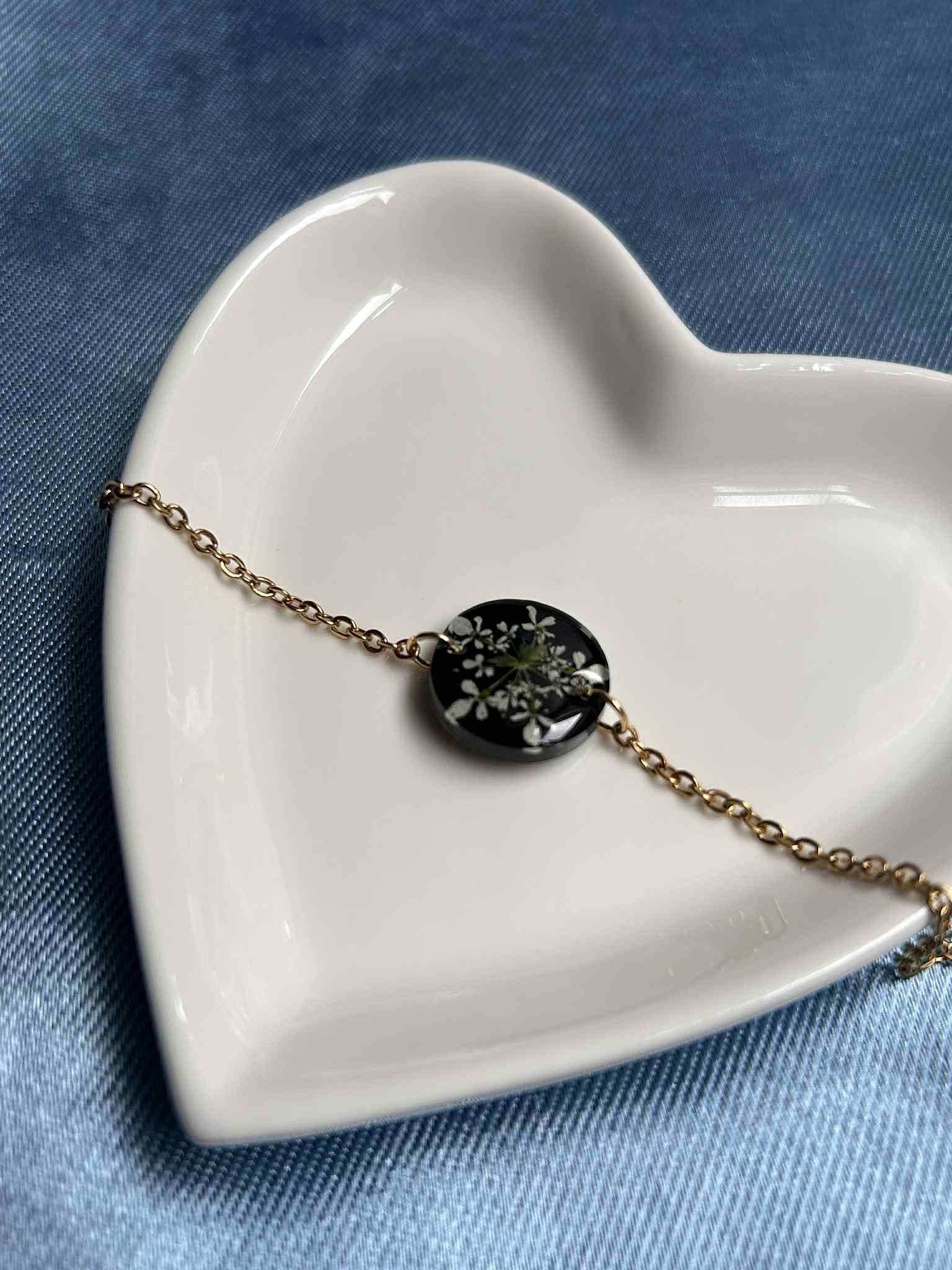 Bracelet argentée ajustable avec fleurs séchées - bijoux acier inoxydable