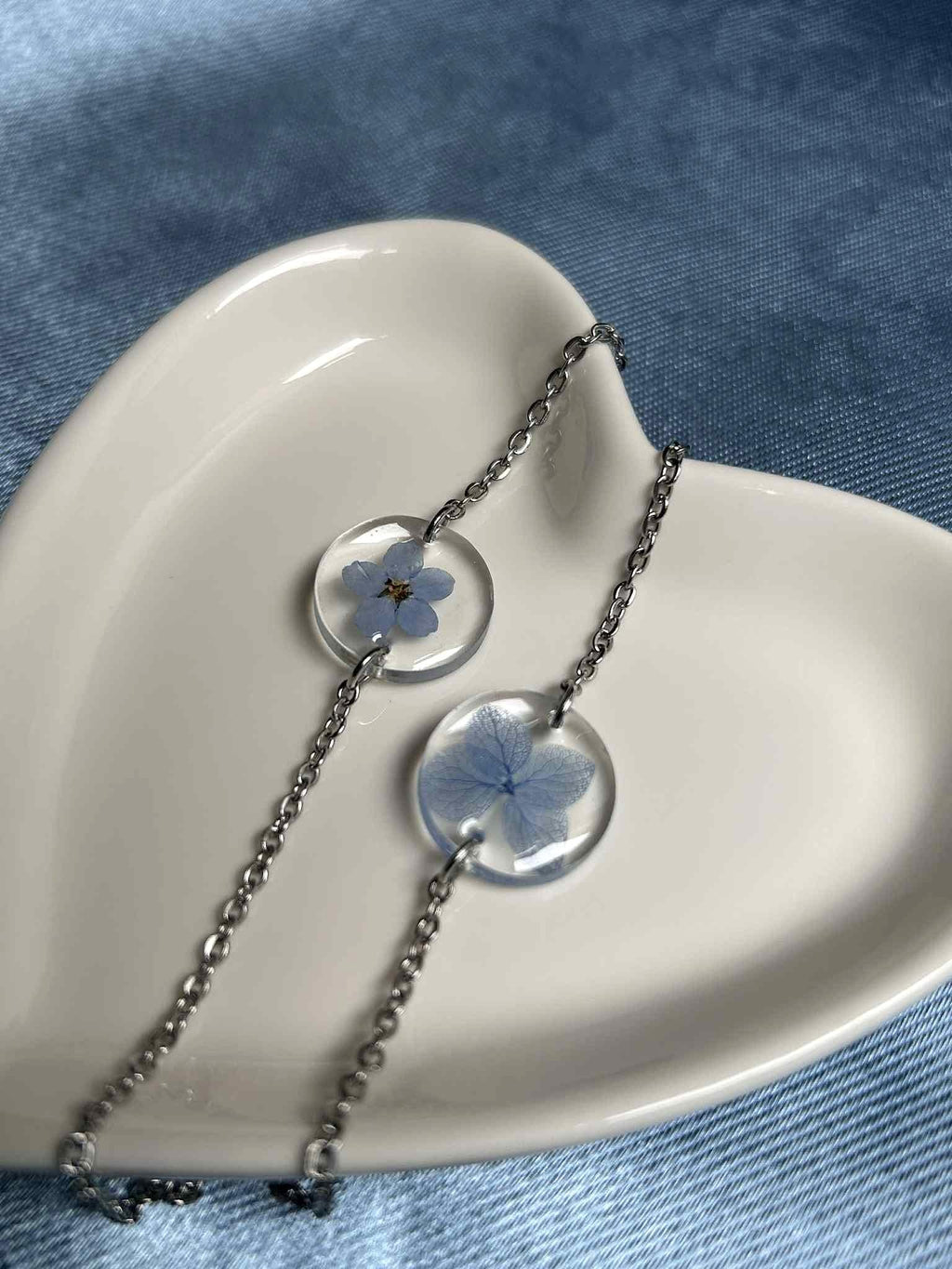 Bracelet argentée ajustable avec fleurs séchées - bijoux acier inoxydable