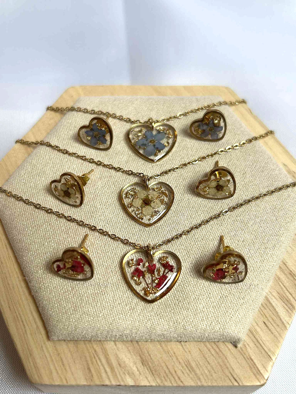 Parure de bijoux - coeurs avec fleurs séchées