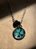 Collier argenté avec trèfle et cœur - collier porte-bonheur