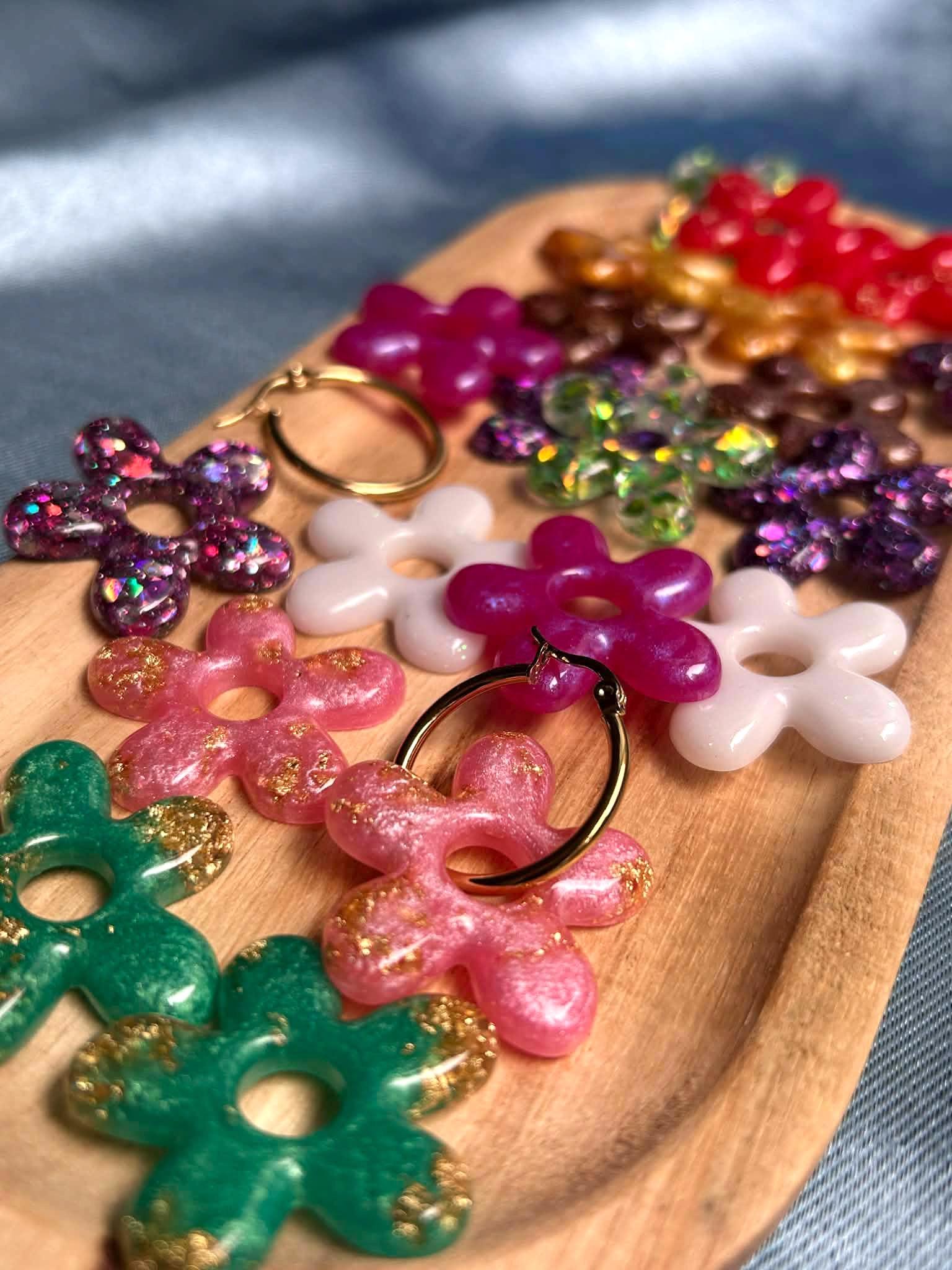 Boucles d'oreilles créoles et pampilles grandes fleurs