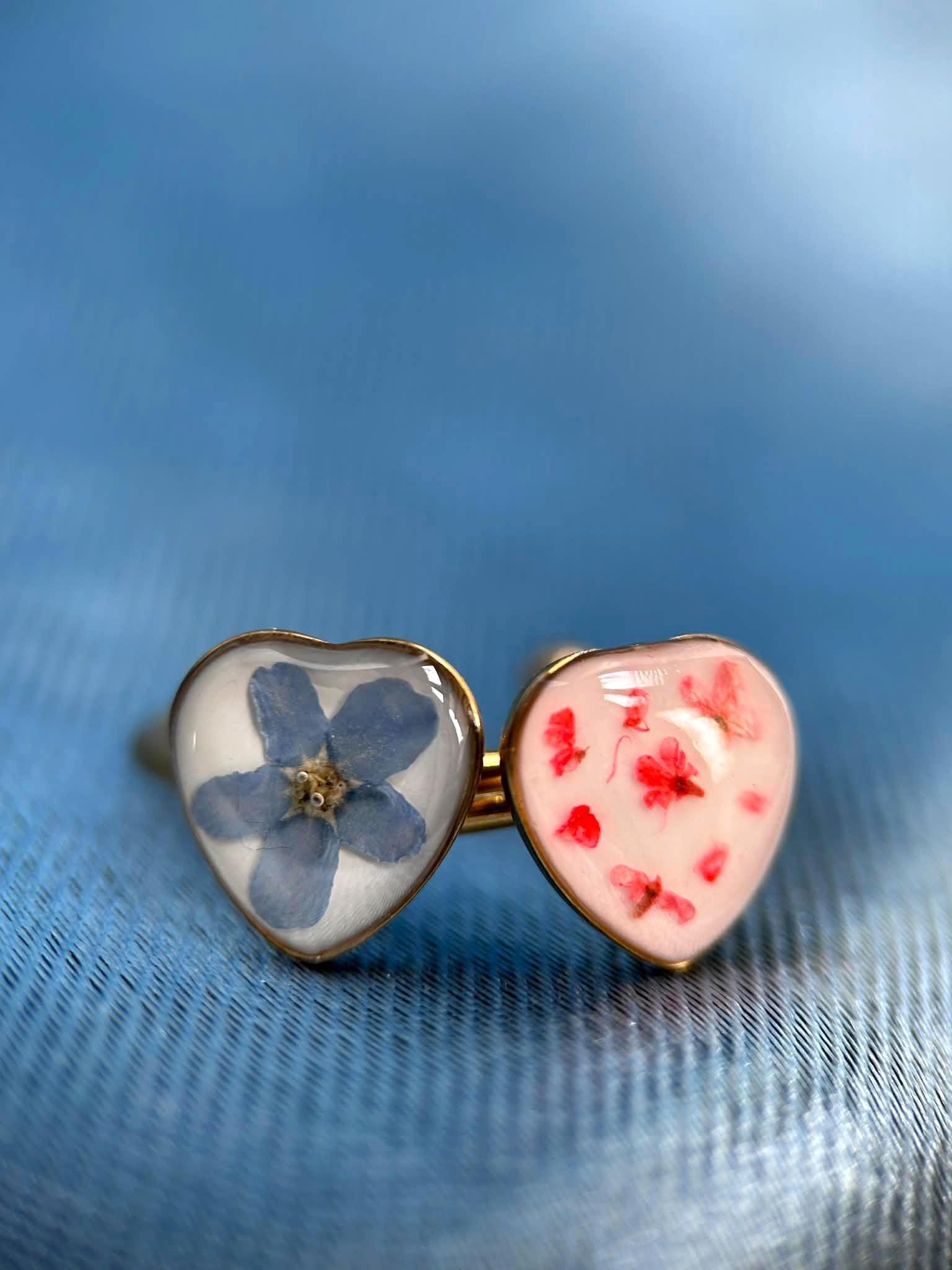 Bague ajustable doré avec fleurs séchées