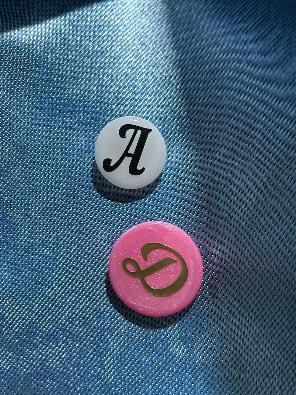 Badge ronde personalisée avec lettre - pin/broche