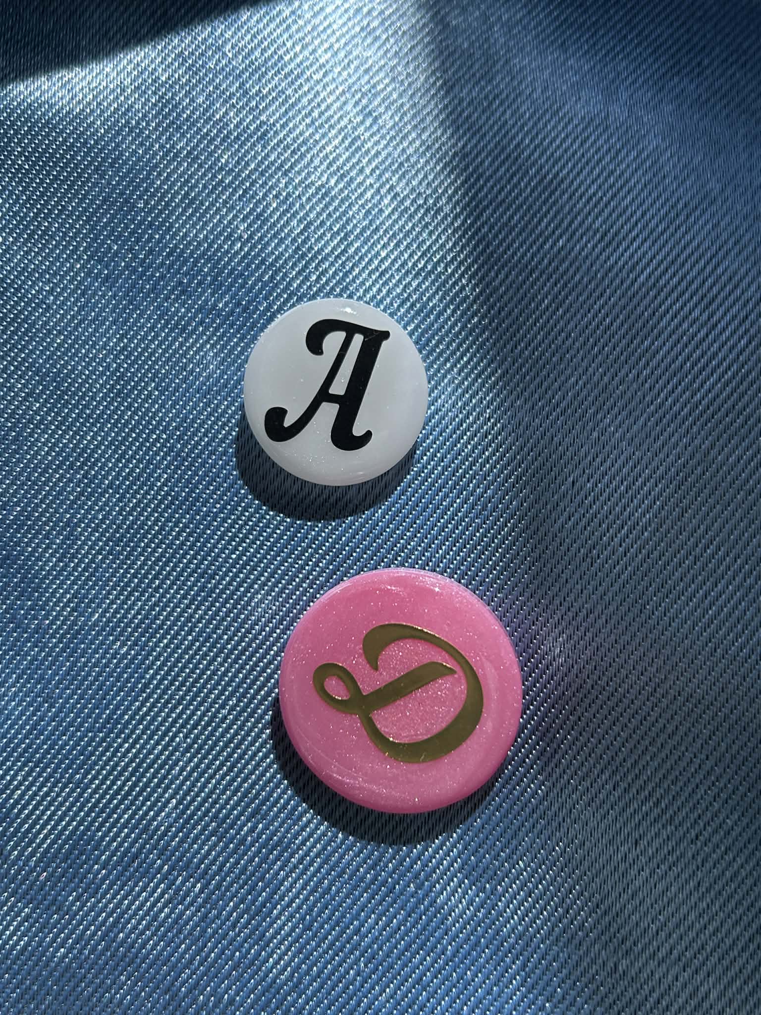 Badge ronde personalisée avec lettre - pin/broche