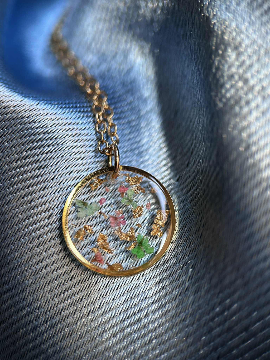 Parure de bijoux doré - fleurs naturelles séchées