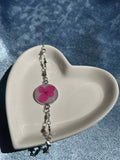 Bracelet ajustable avec pendentif en résine et fleurs séchées