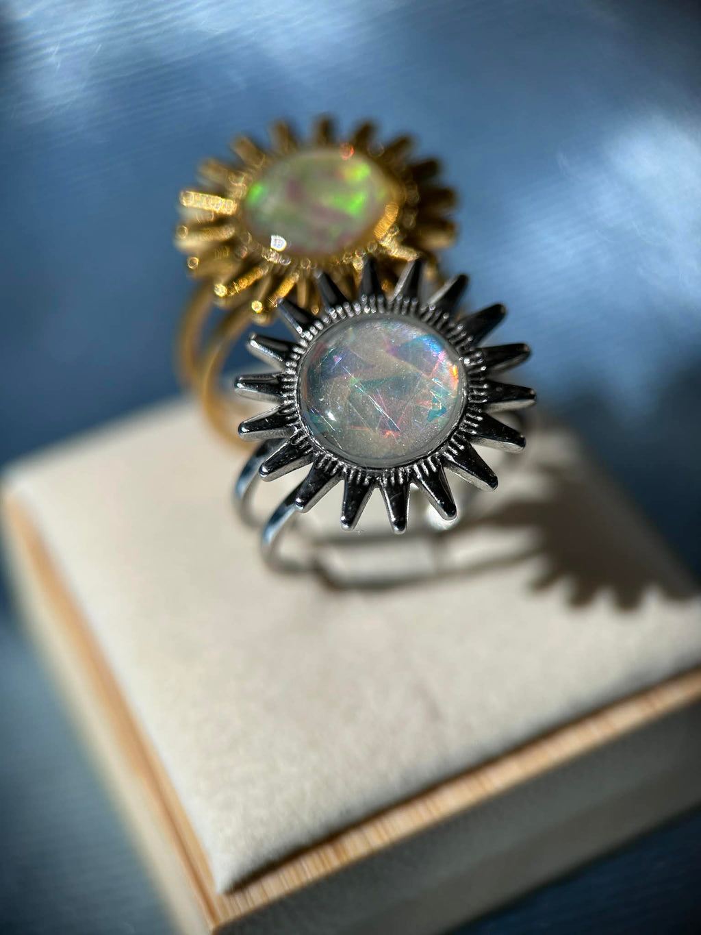Bague ajustable en forme de soleil - effet holographique