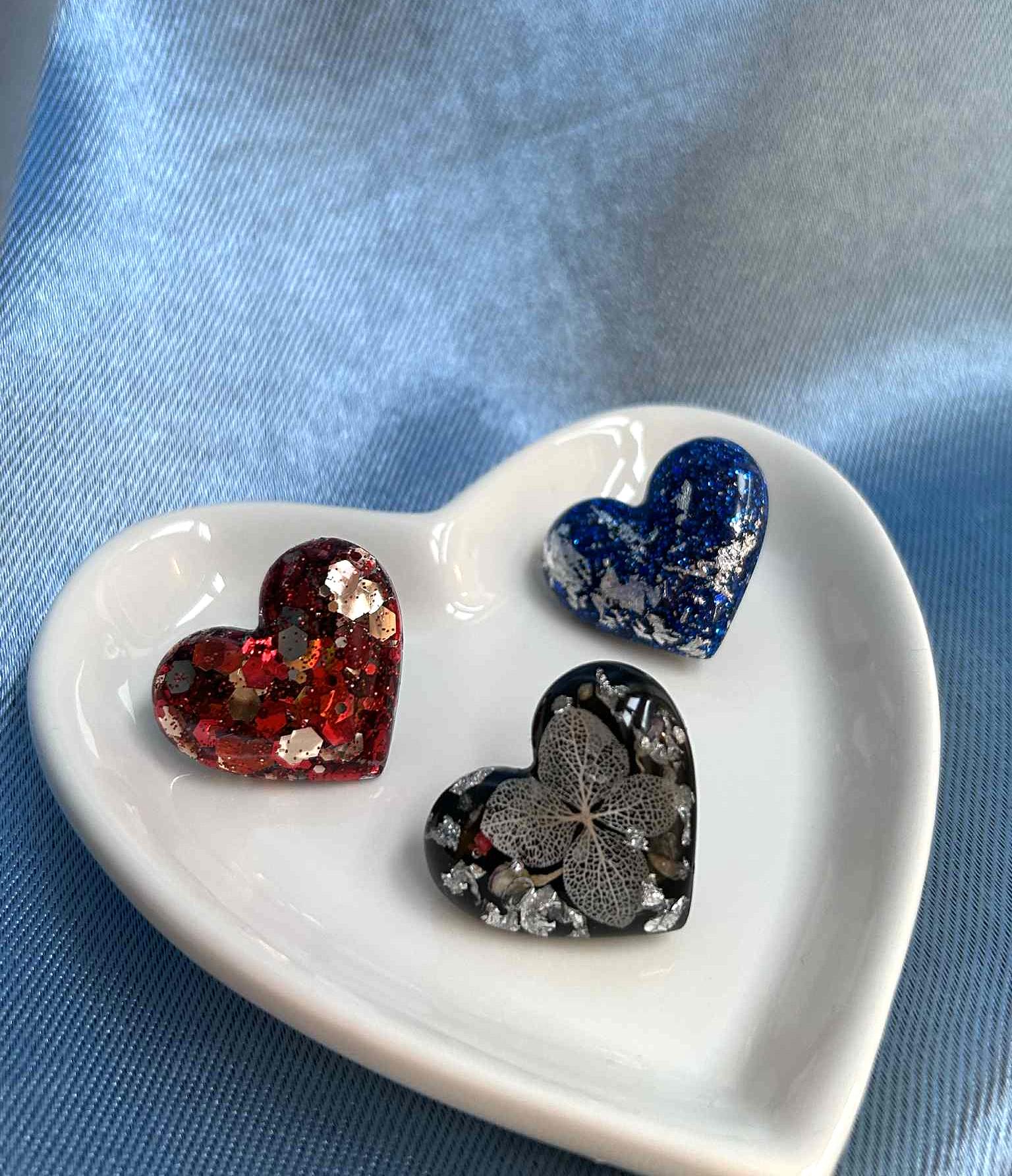 Pin's coeur en résine - broches femme - fleurs séchées