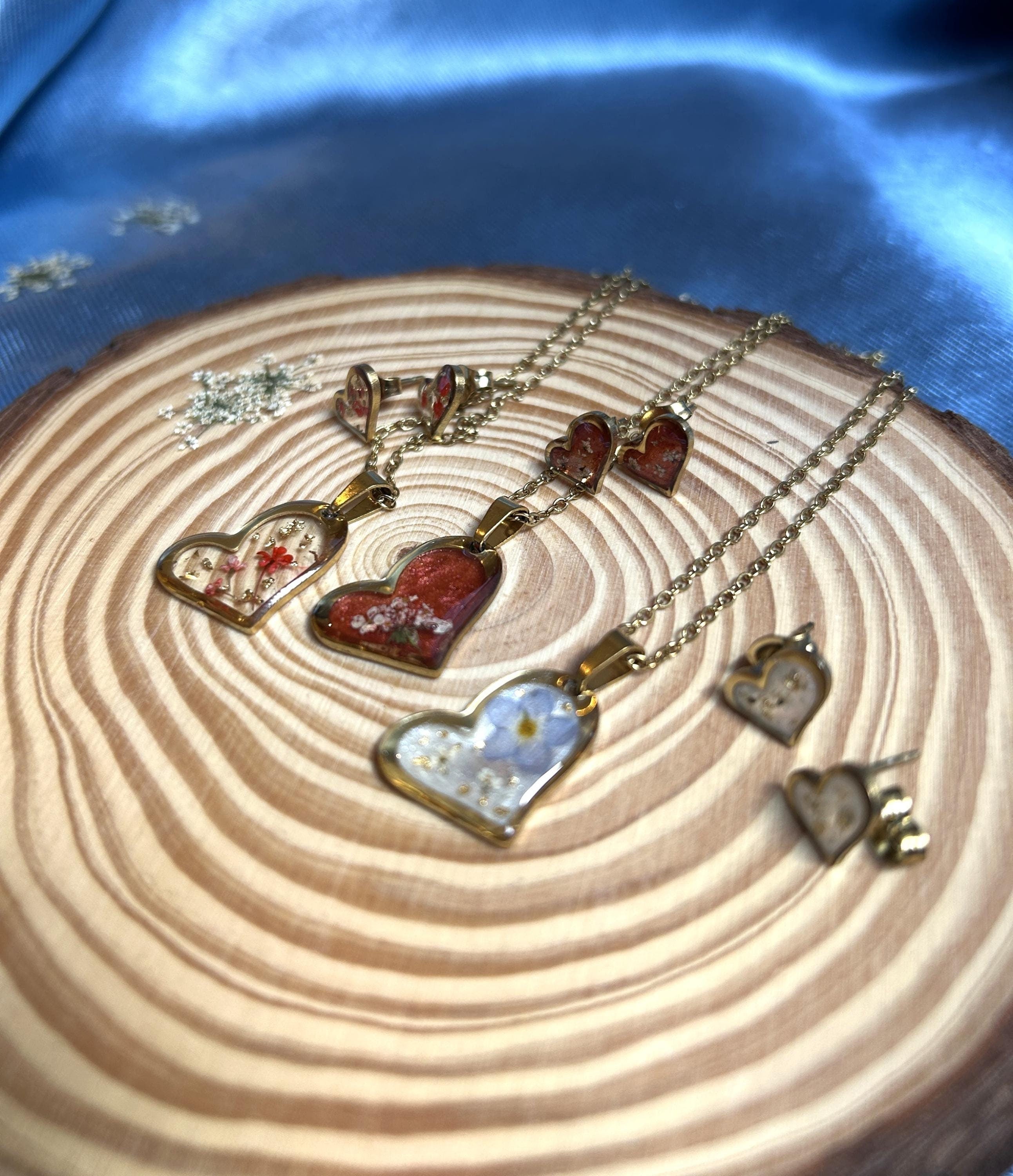 Parure de bijoux en forme de cœur, clous d'oreille et collier - myosotis