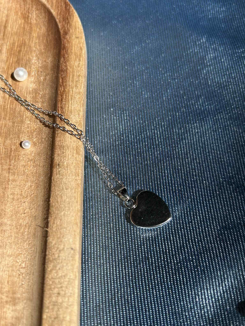 Collier personnalisé avec lait maternel, mèche de cheveux, initiale et fleurs séchées - souvenir de naissance bébé