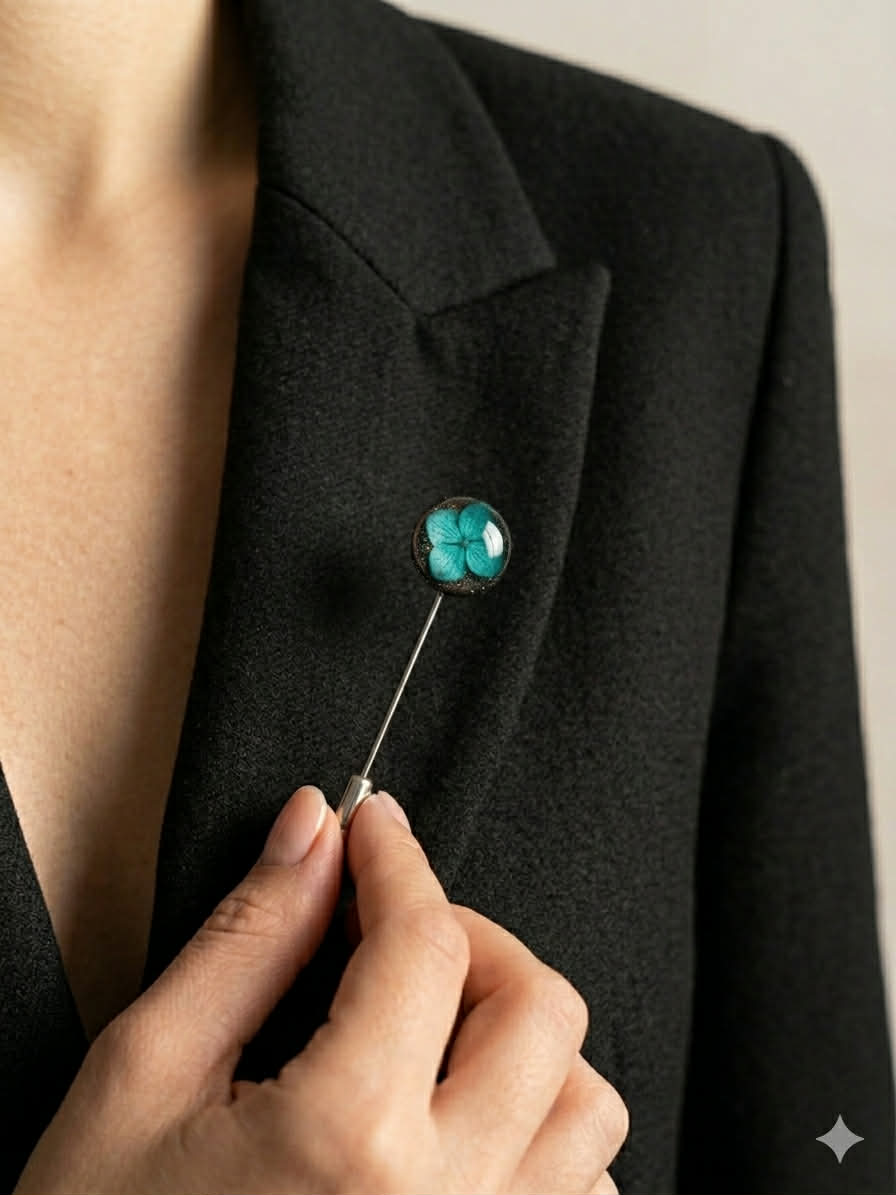 Broche-épingle avec fleurs naturelles séchées - épinglette élégante