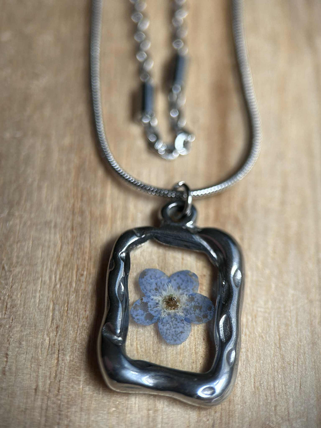 Collier double rang - pendentif cadre photo avec fleurs séchées
