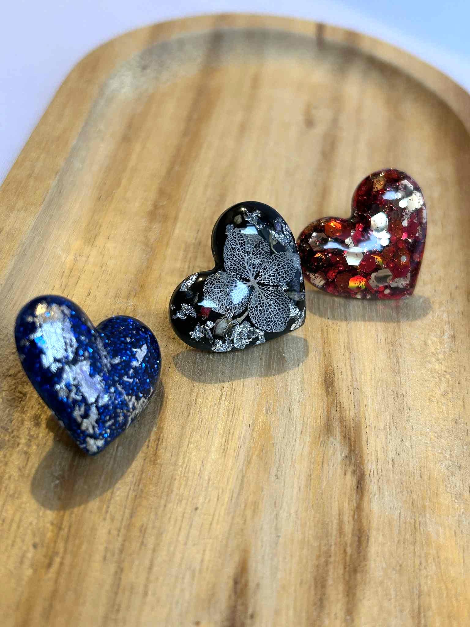 Pin's coeur en résine - broches femme - fleurs séchées