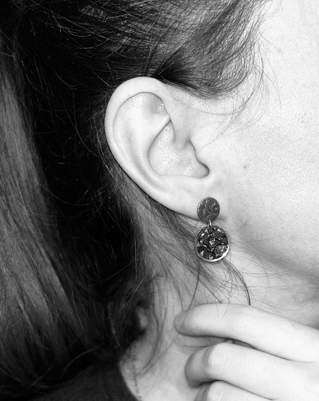 Boucles d'oreilles pendantes rondes en résine avec fleurs séchées
