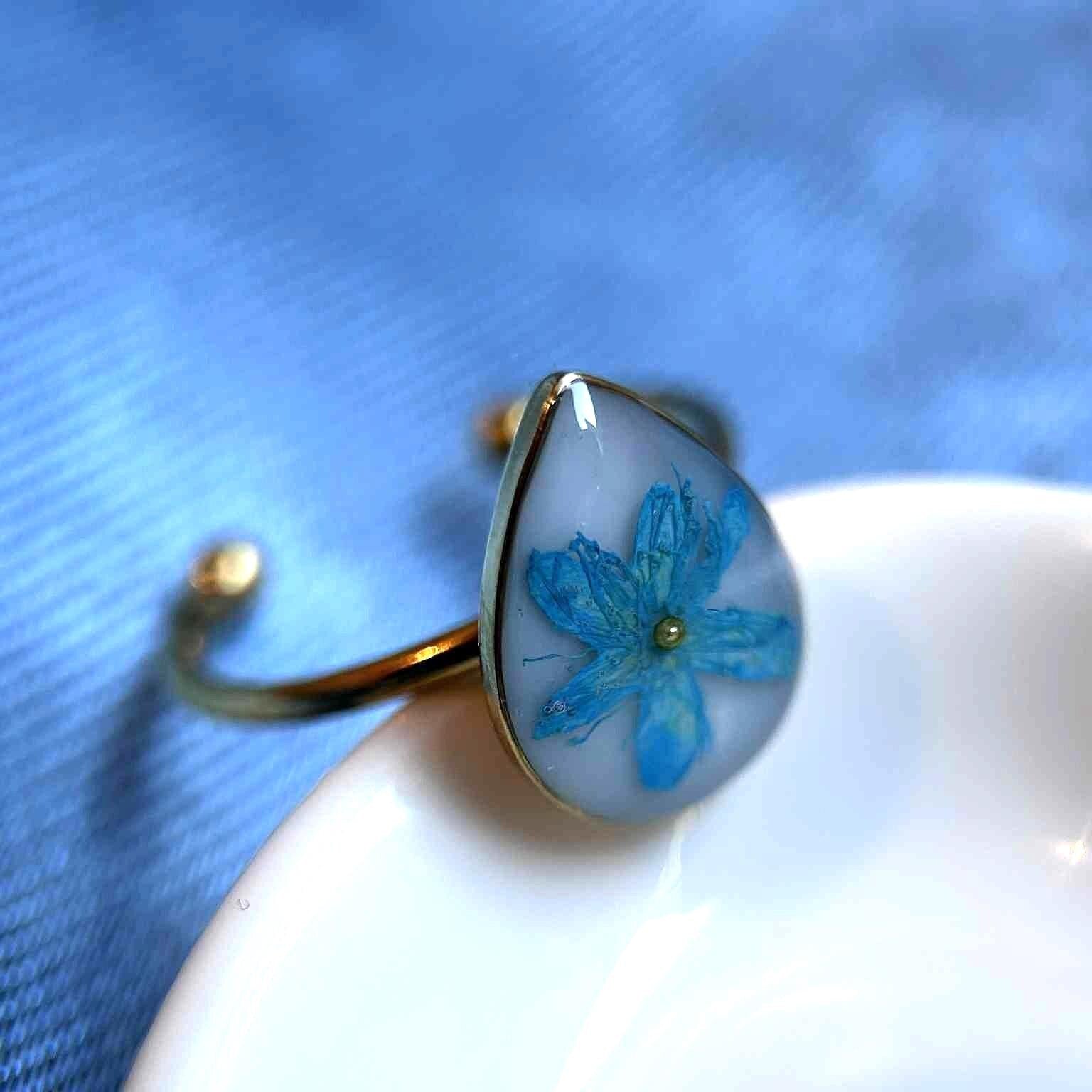 Bague réglable doré avec de vraie fleur séchée