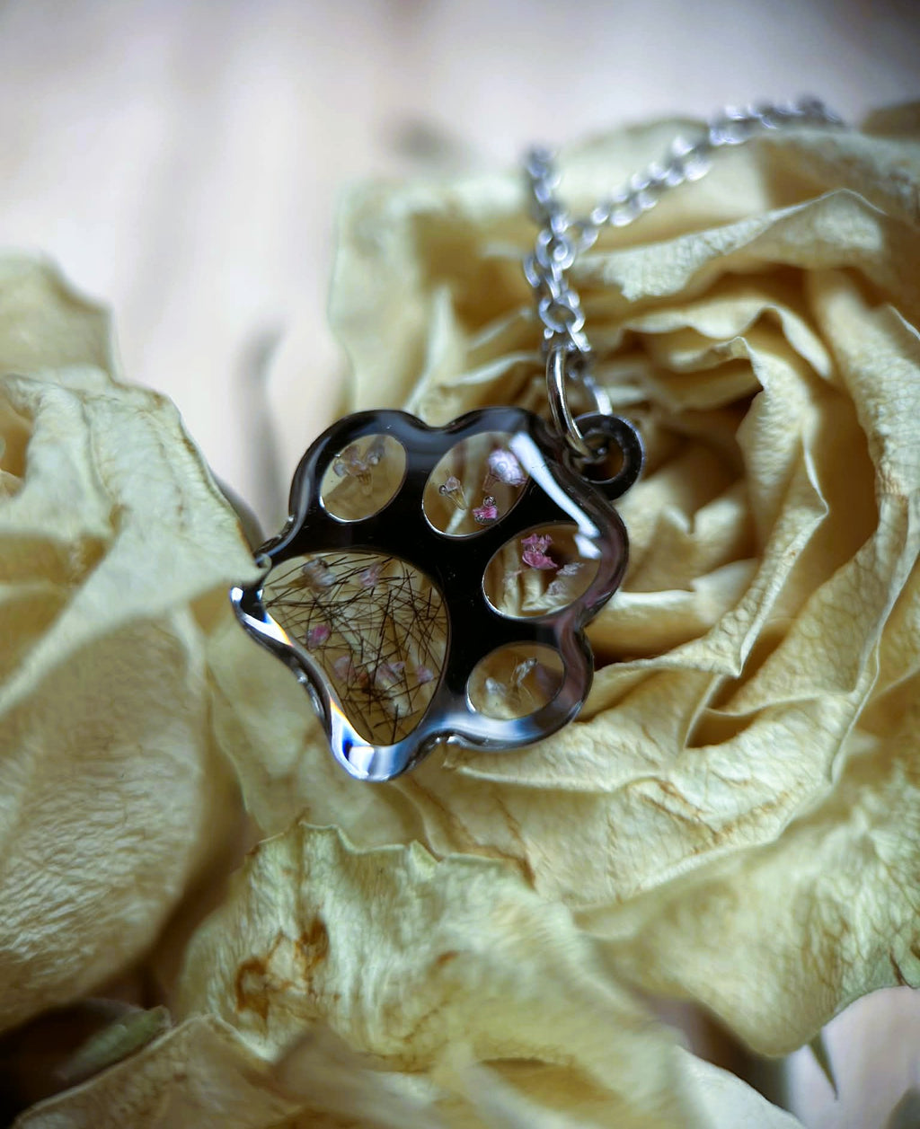 Collier avec pendentif patte de chein - personalisée avec polis