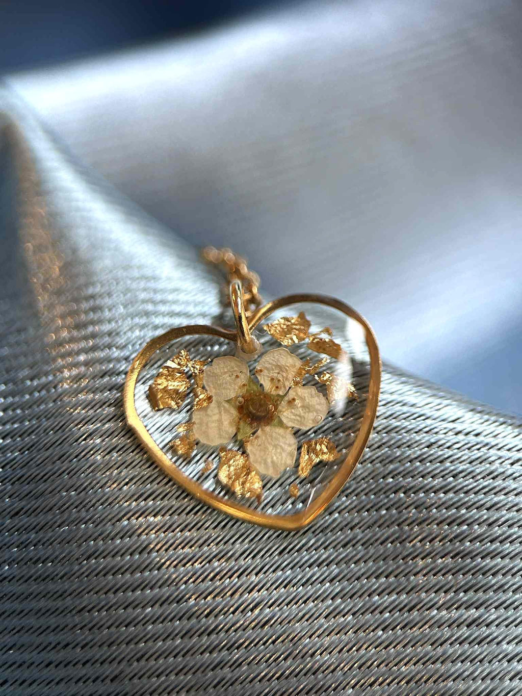 Parure de bijoux - coeurs avec fleurs séchées