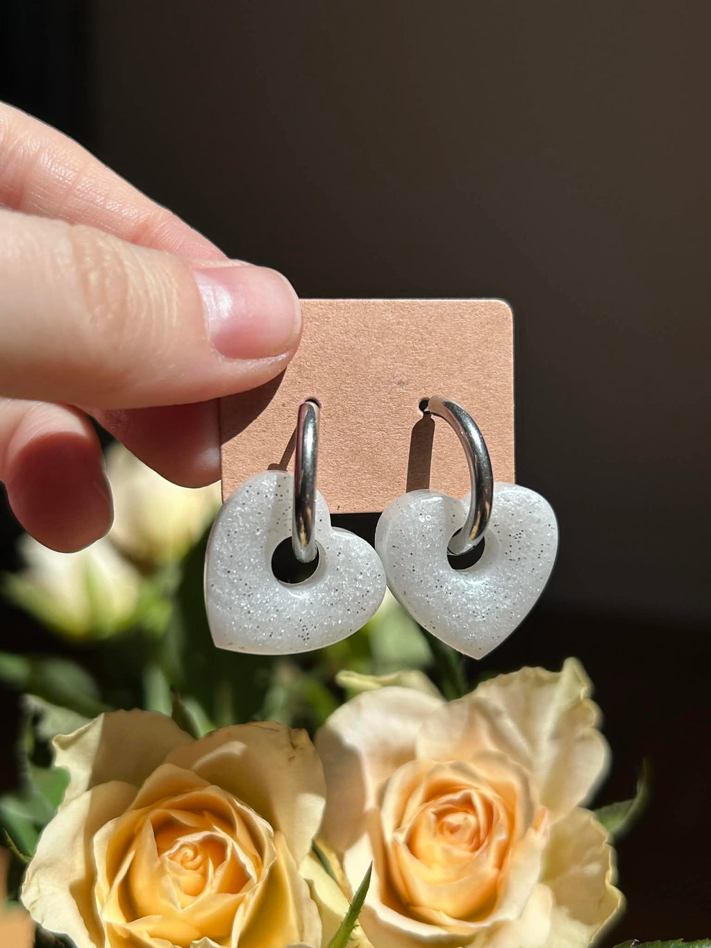Créoles et pampilles en résine - boucles d'oreilles
