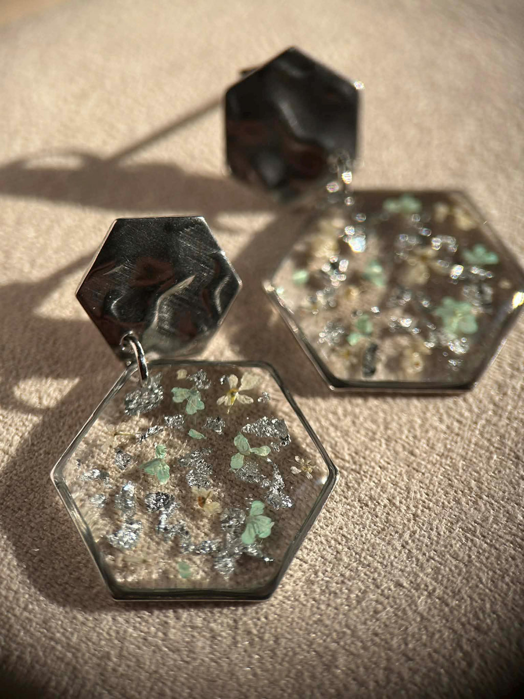 Parure de bijoux argenté avec fleurs séchées