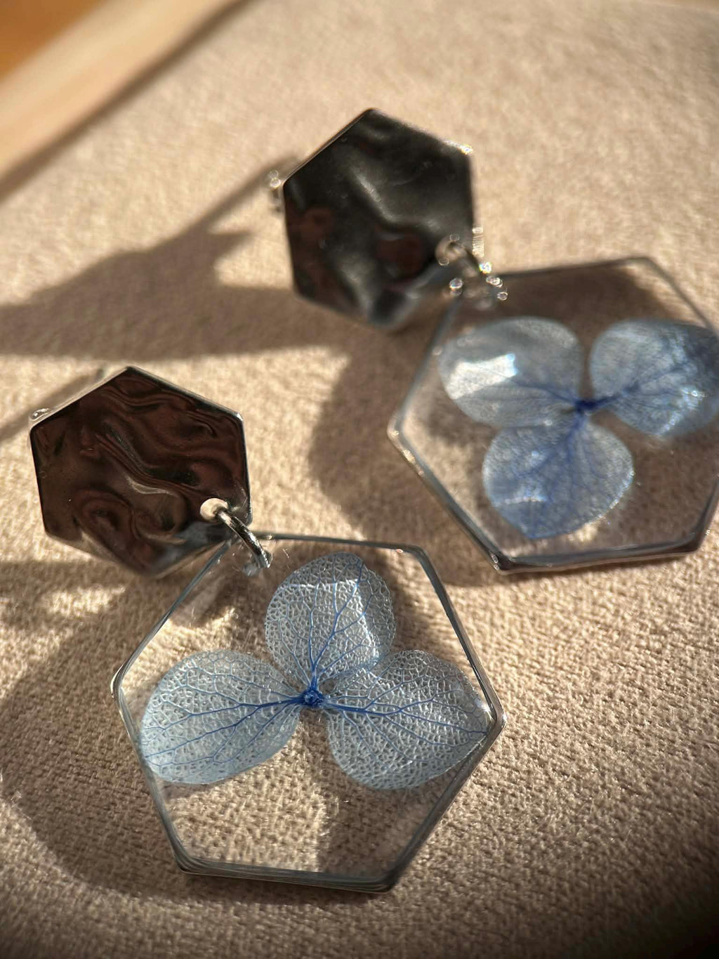 Parure de bijoux argenté avec fleurs séchées