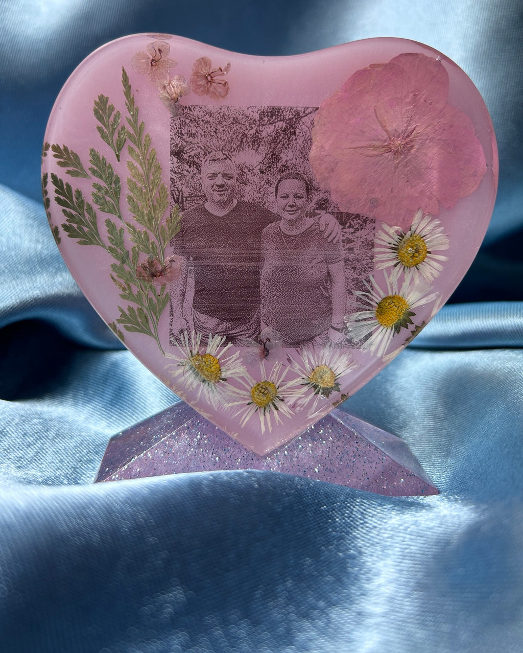 Coeur sur socle en résine - personnalisation avec photo et fleurs séchées