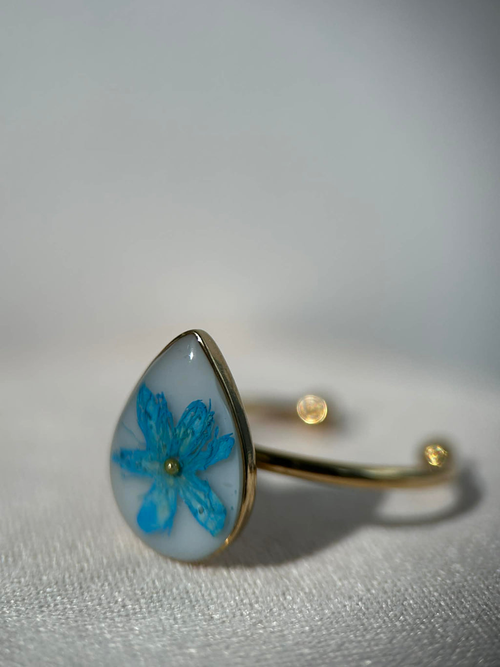Bague réglable doré avec de vraie fleur séchée