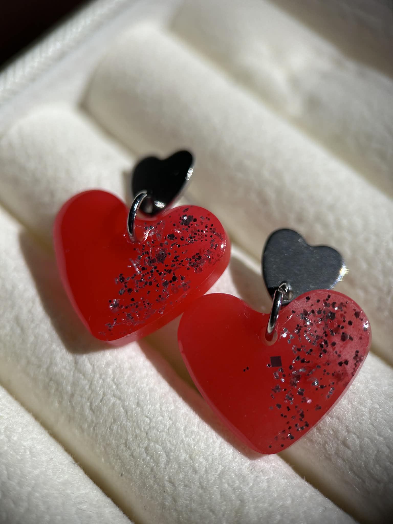 Boucles d'oreilles double cœur en résine - bijoux femme