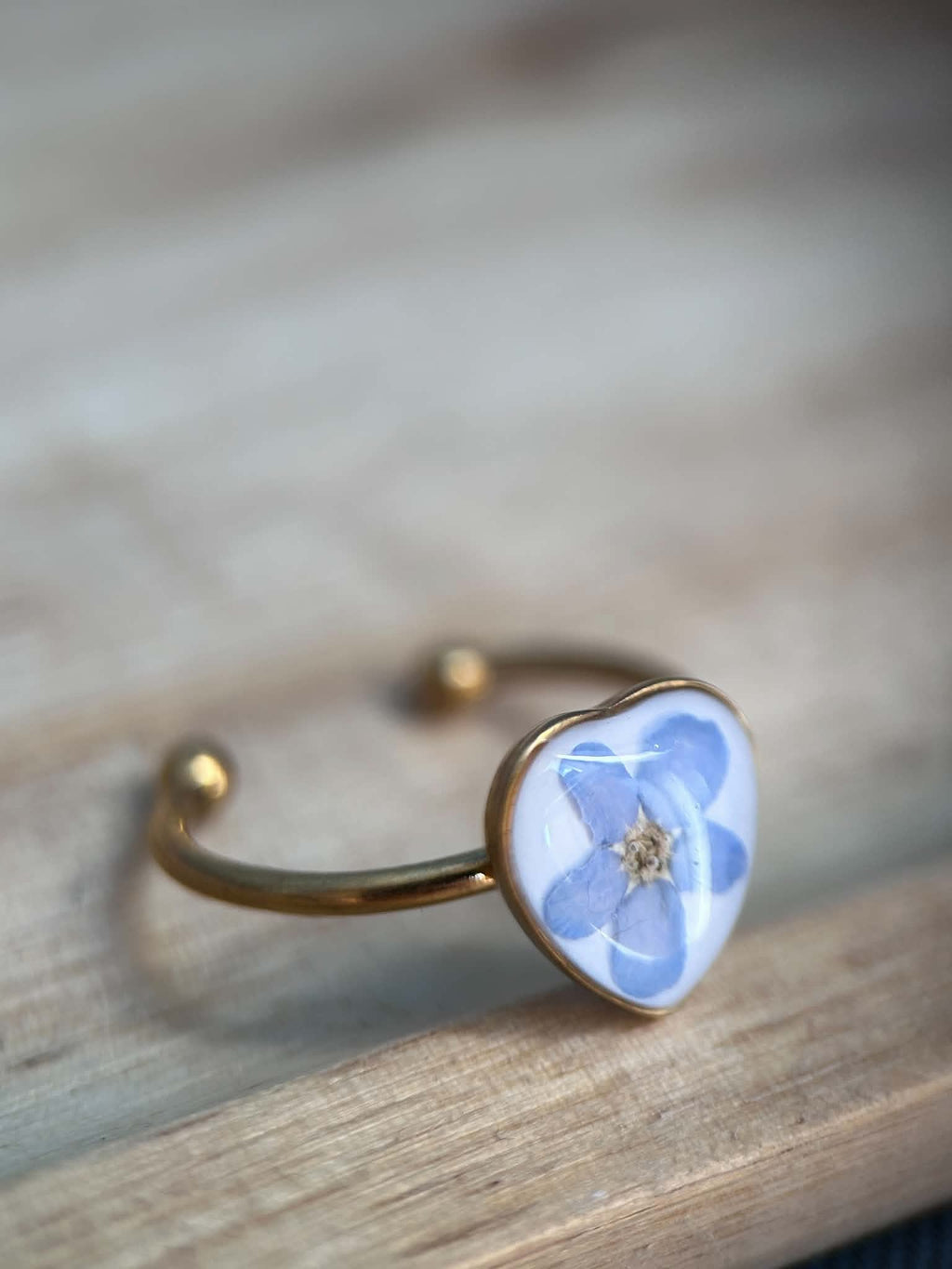 Bague ajustable doré avec fleurs séchées