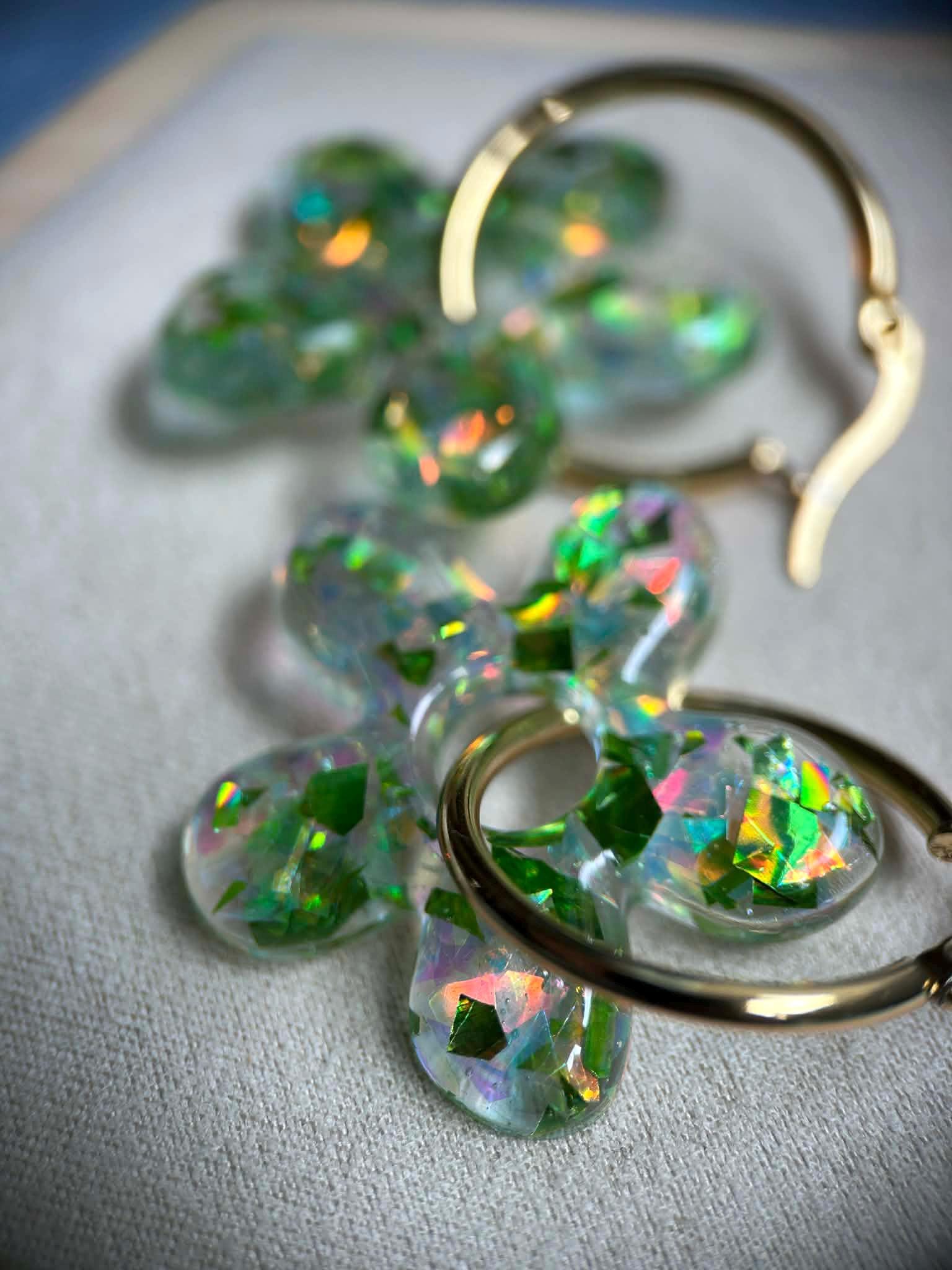 Boucles d'oreilles créoles et pampilles grandes fleurs