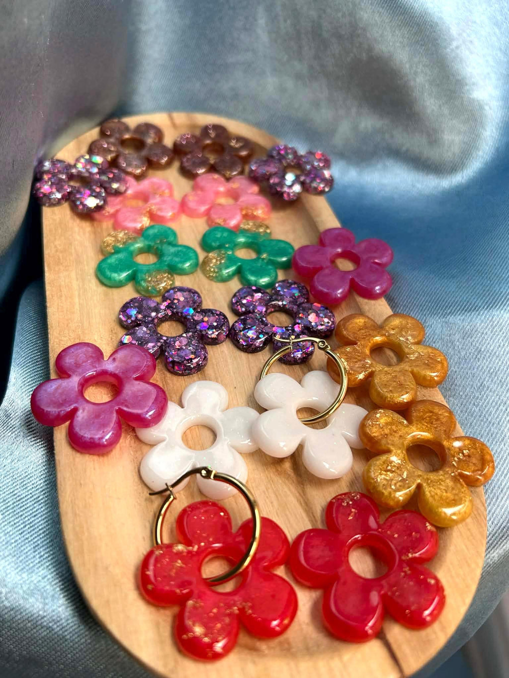 Boucles d'oreilles créoles et pampilles grandes fleurs