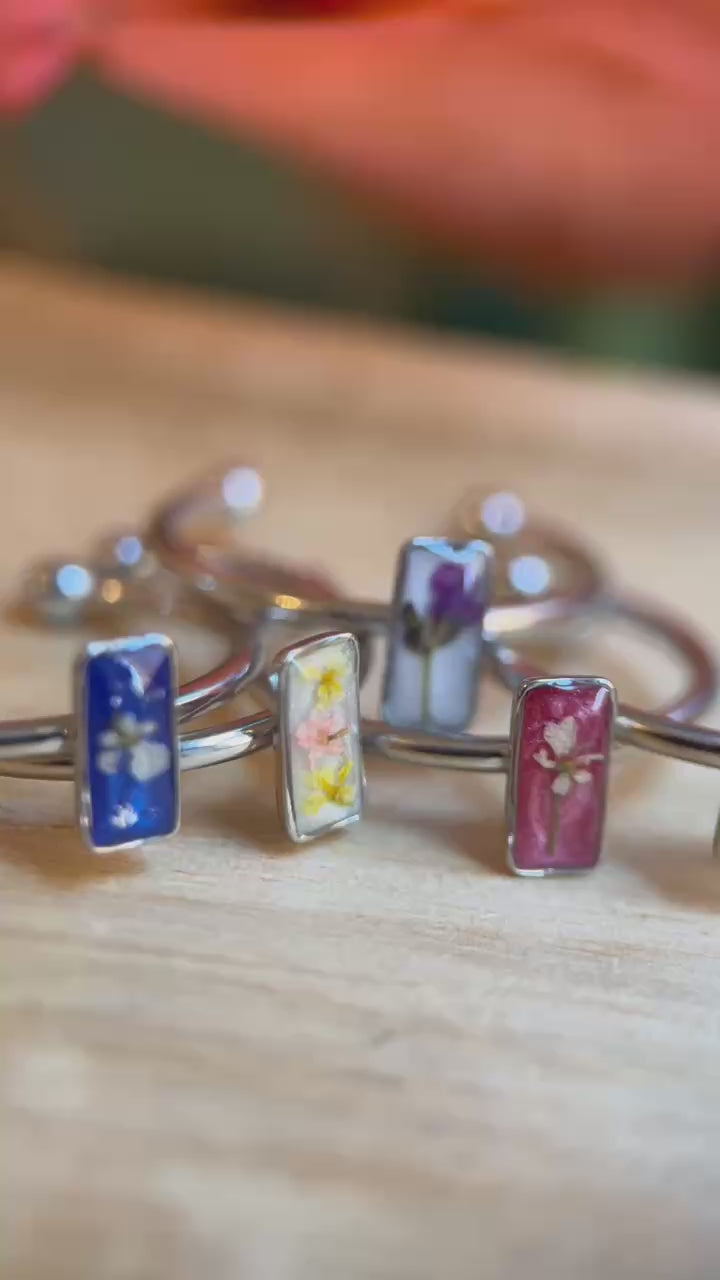 Bague ajustable argenté avec fleurs séchées