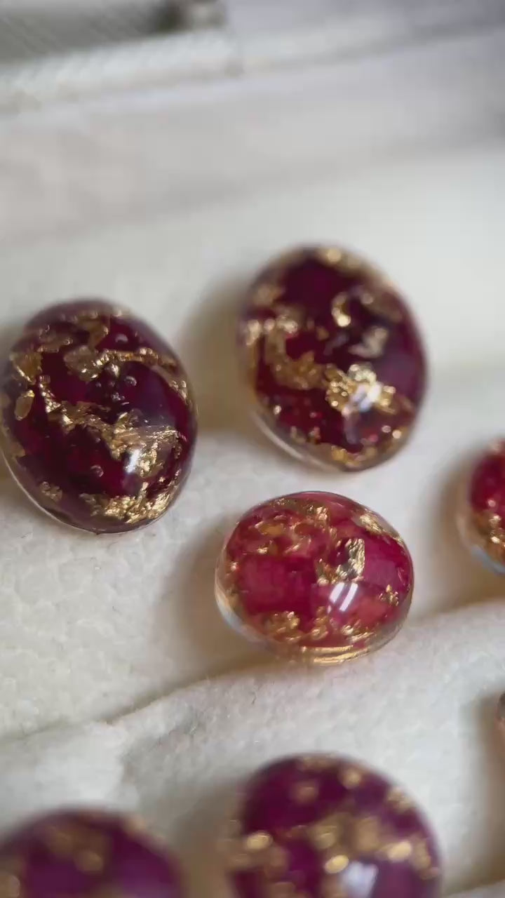 Clous d'oreilles avec petales de roses séchées - puces d'oreilles