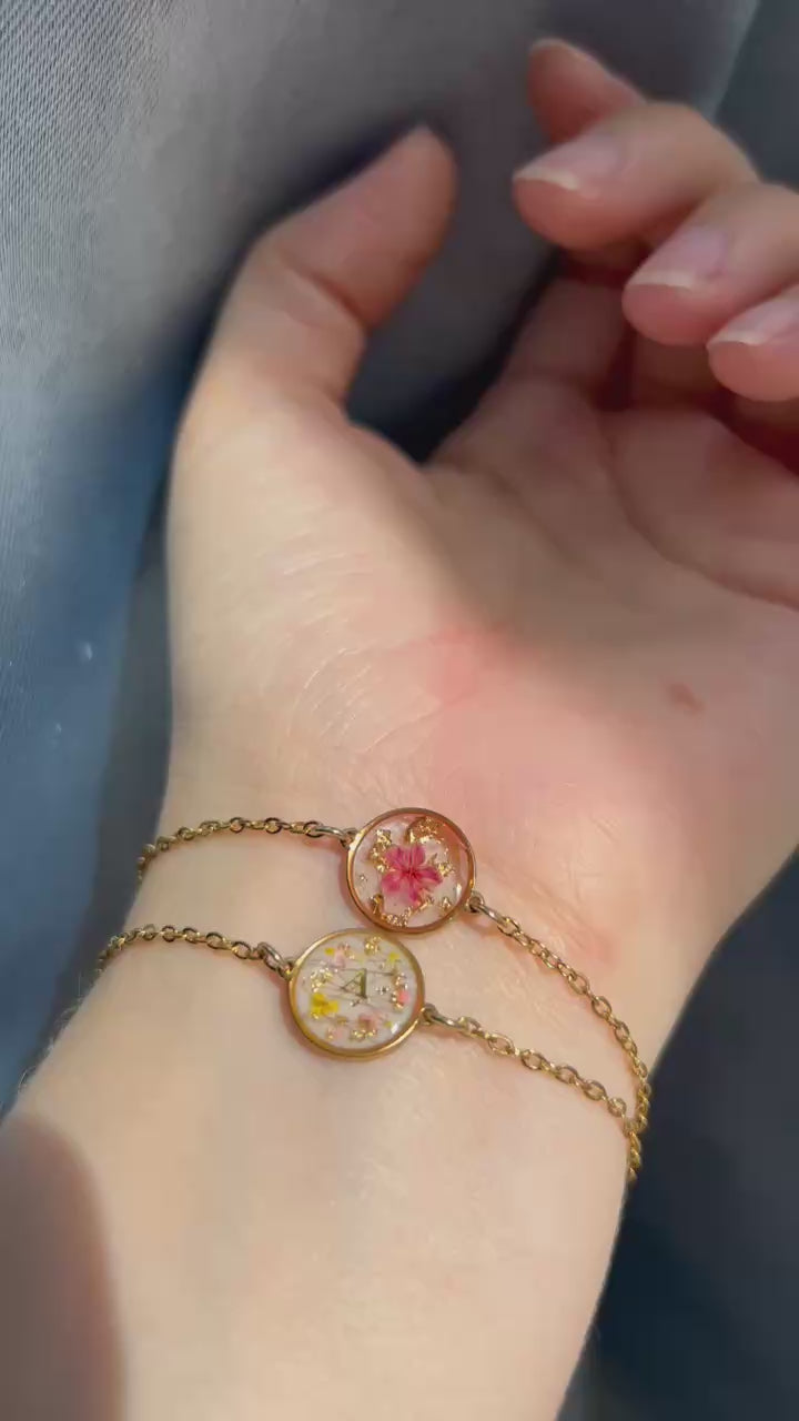 Bracelet doré personalisé - résine, fleurs schées - bracelet souvenir