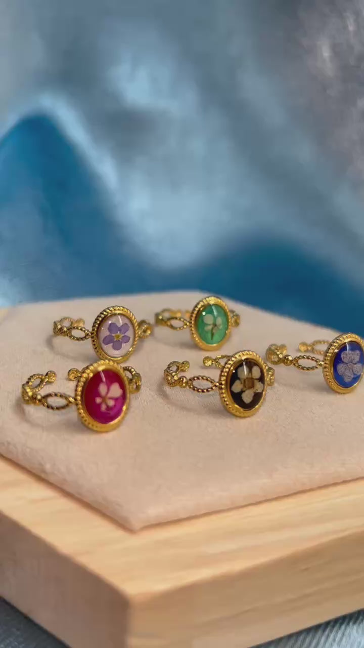 Bague doré ajustable - ovale avec fleurs séchées