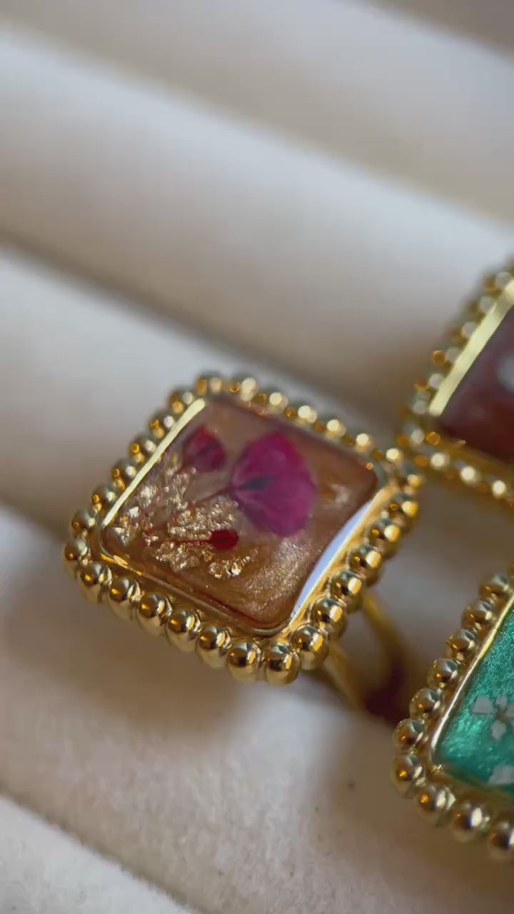 Bague doré ajustable avec fleurs naturelles séchées - bague carré